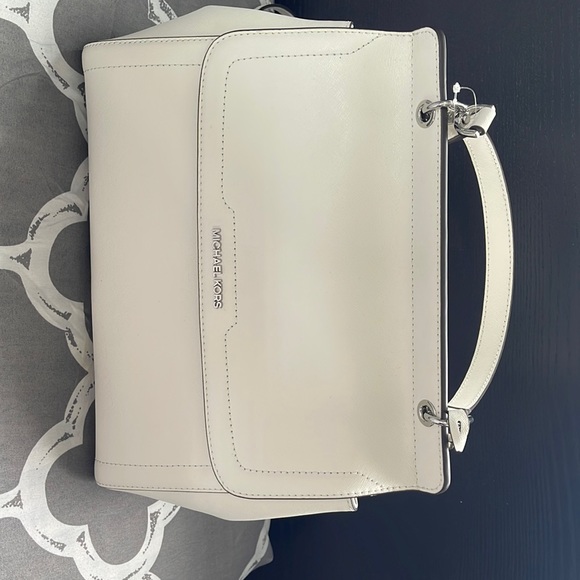 Michael Kors Handbags - Brand new Michael kors beautiful hand bag